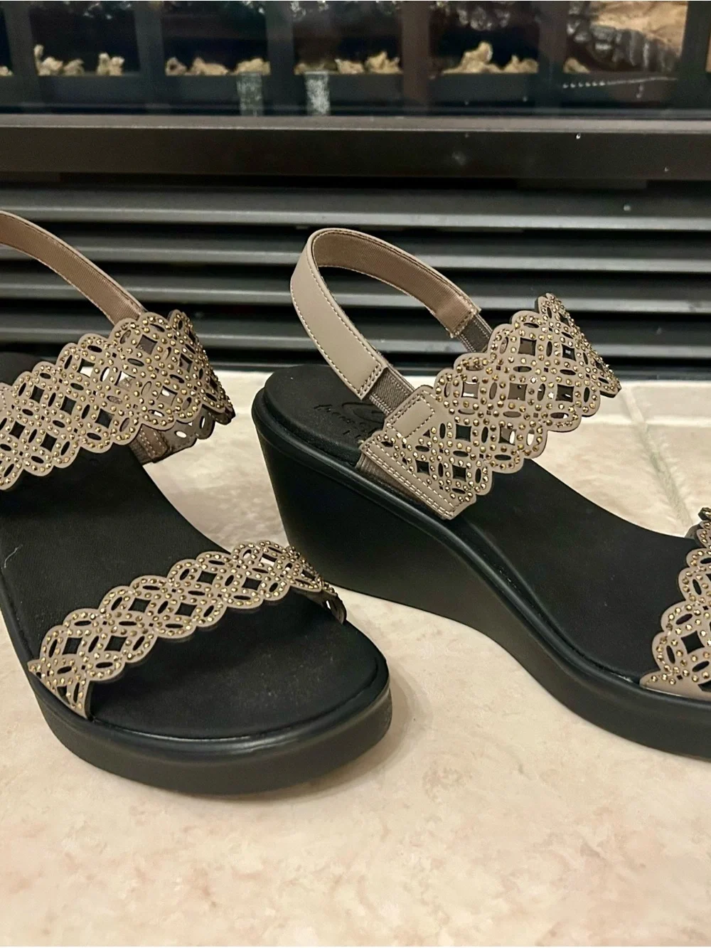 New Taupe Skechers Rumble On Sassy Dayz Wedge slip on sandals